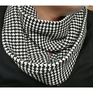 SOLD - NICE NEW TALBOTS WOMENS INFINITY SCARF